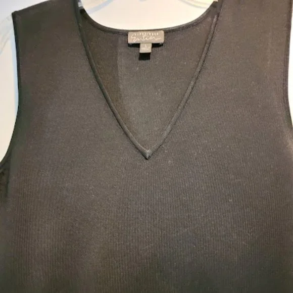 Nordstrom Classiques Entier black knit V-neck shell top - Picture 2 of 7